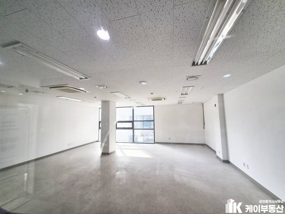 서울 영등포구 영등포동7가 203 판매시설13동 아크로타워스퀘어 (영등포동7가 203) / 2층 / 20평 월세 매물번호 11764 사진 1