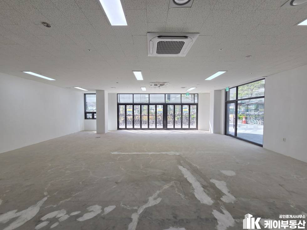 서울 영등포구 당산동2가 165 판매시설(대규모점포)동 한화포레나당산 (당산동2가 165 ) / 1층 / 32평 월세 매물번호 11498 사진 1