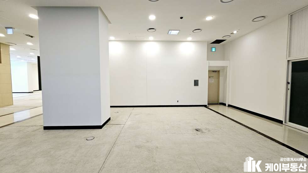 서울 영등포구 문래동3가 55-16 영등포SK리더스뷰동 영등포SK리더스뷰 (문래동3가 55-16) / 2층 / 300평 월세 매물번호 10970 사진 3