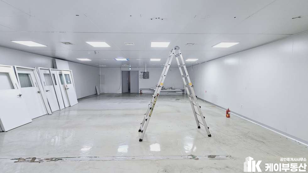 서울 영등포구 당산동2가 산경물산 / 1층 / 190평 / 공장.창고 / 상하차용이 월세 매물번호 10881 사진 24