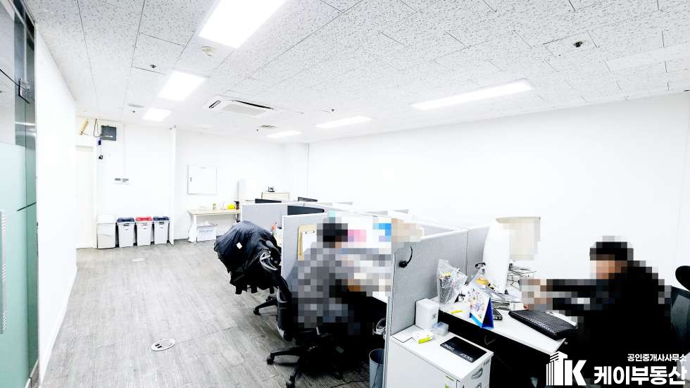 서울 영등포구 양평동3가 우림이비지센터 / 5층 / 40평 / 룸2개 / 싱크대 / 발코니 월세 매물번호 10997 사진 6