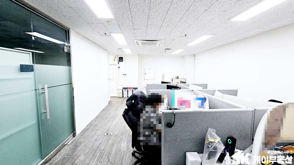 서울 영등포구 양평동3가 우림이비지센터 / 5층 / 40평 / 룸2개 / 싱크대 / 발코니 월세 매물번호 10997 사진 7