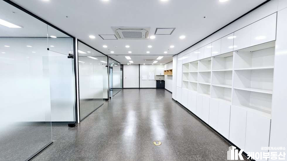 서울 영등포구 문래동6가 하이테크시티2차 / 5층 / 확장33평 / 룸3개 / 탕비실 / 즉시입주 월세 매물번호 10928 사진 5