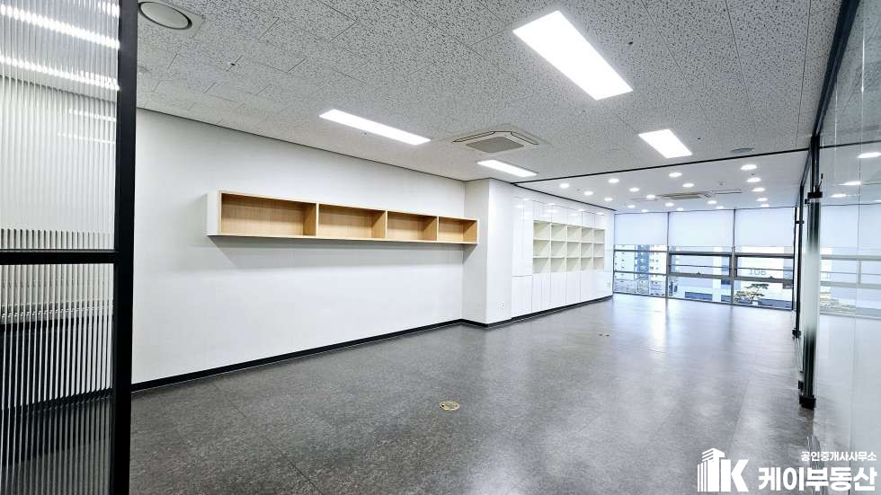 서울 영등포구 문래동6가 하이테크시티2차 / 5층 / 확장33평 / 룸3개 / 탕비실 / 즉시입주 월세 매물번호 10928 사진 10